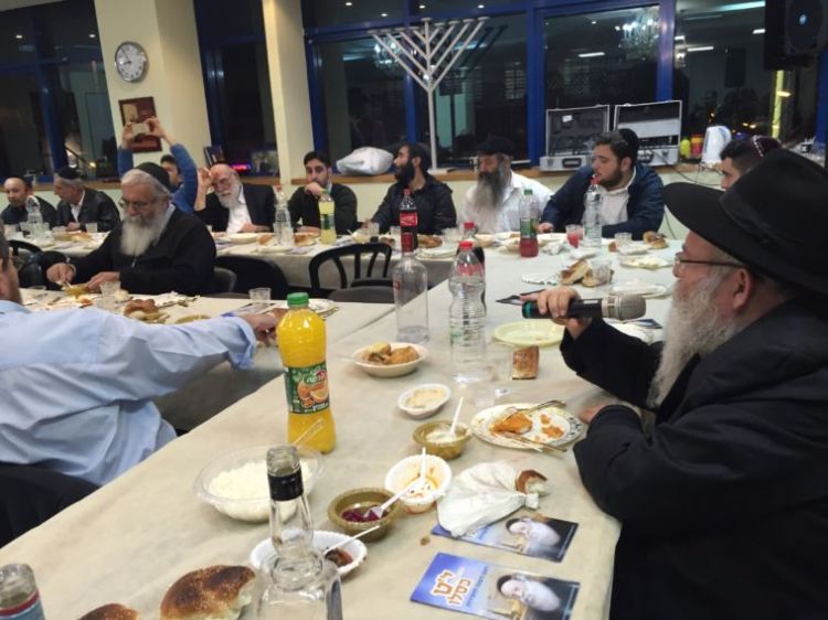 רעננה • בבית משיח נערכה "התוועדות מפוארת" לרגל י"ט כסלו
